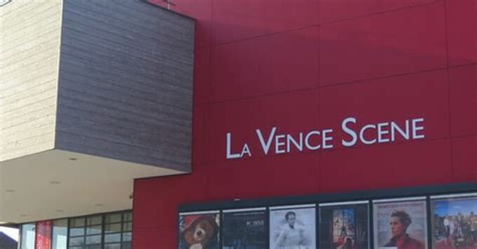 (c) La Vence Scène